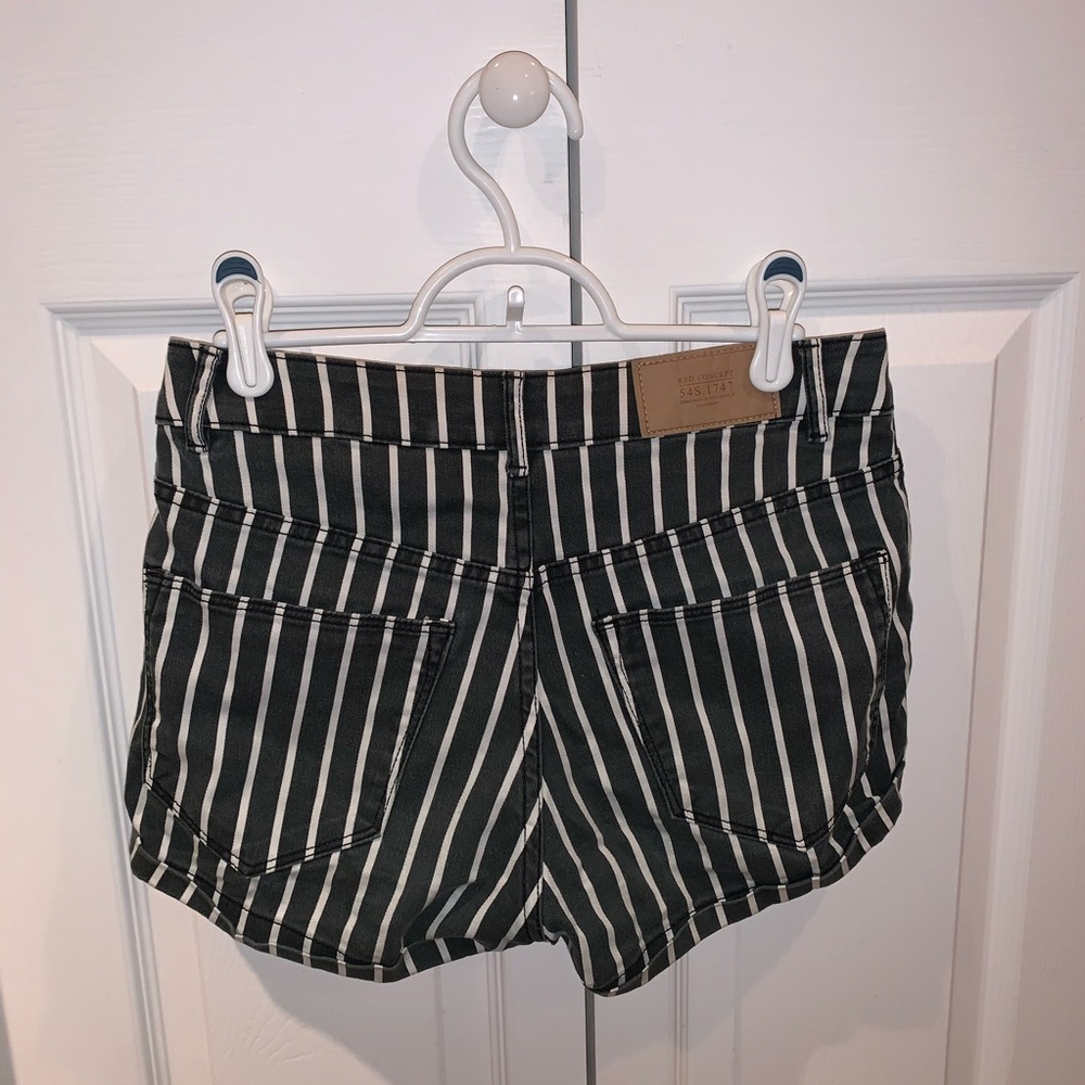 Black striped high waisted shorts!